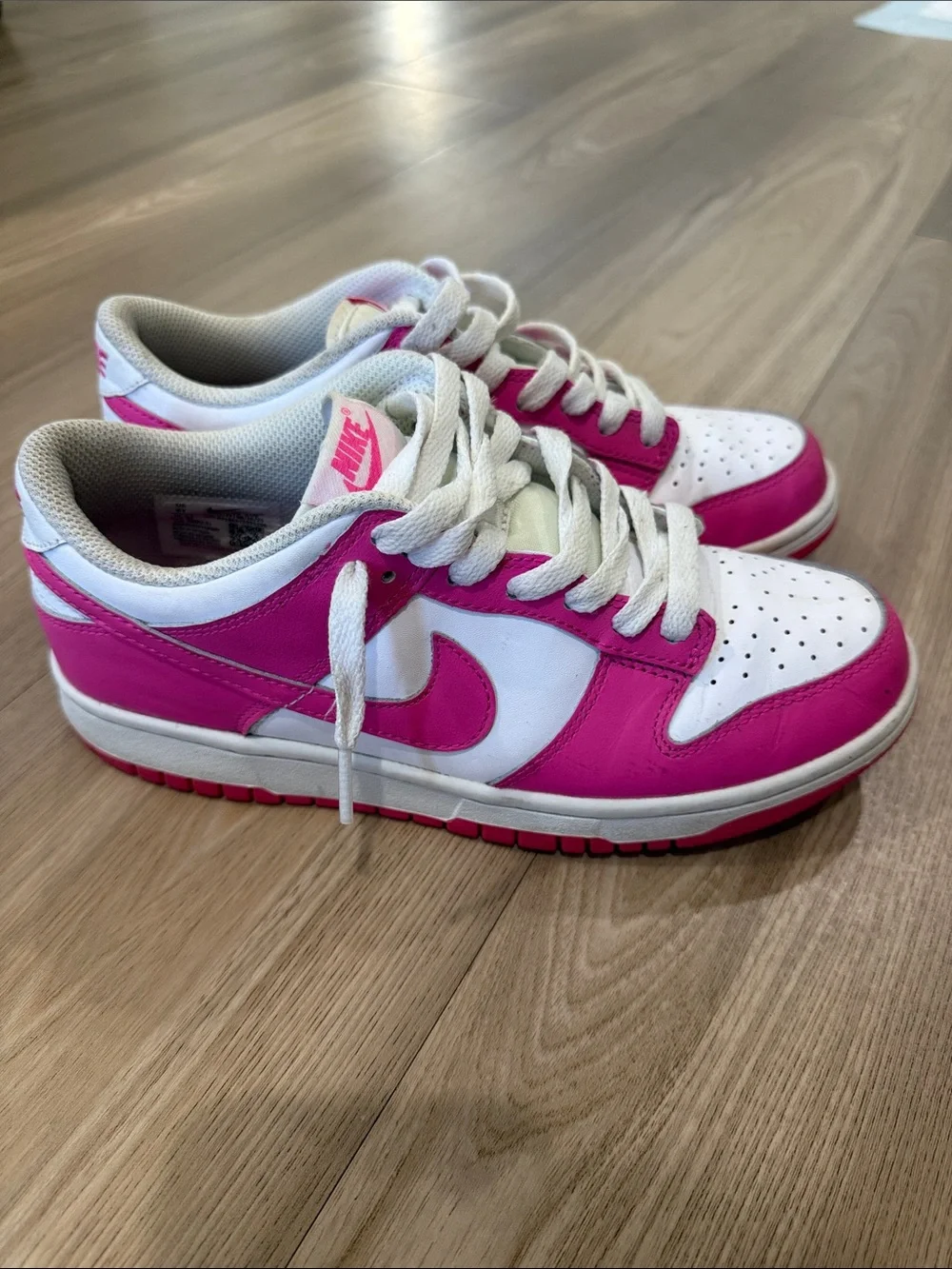 Nike Kids Low-Top Sneakers in Hot Pink and White